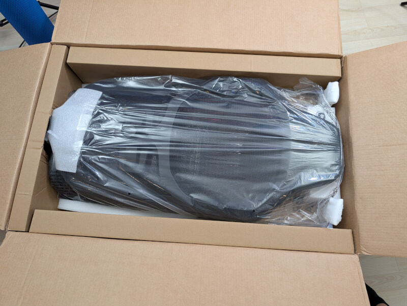 Fractal Design Refine gaming chair packed